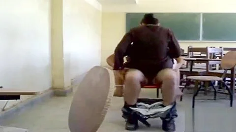 بيهدى النور ويفضل يستمتع معاها باوضاع ساخنه جسم فاجر فى النيك