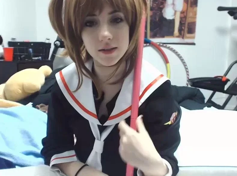 Hot amateur webcam teen masturbates for their fans