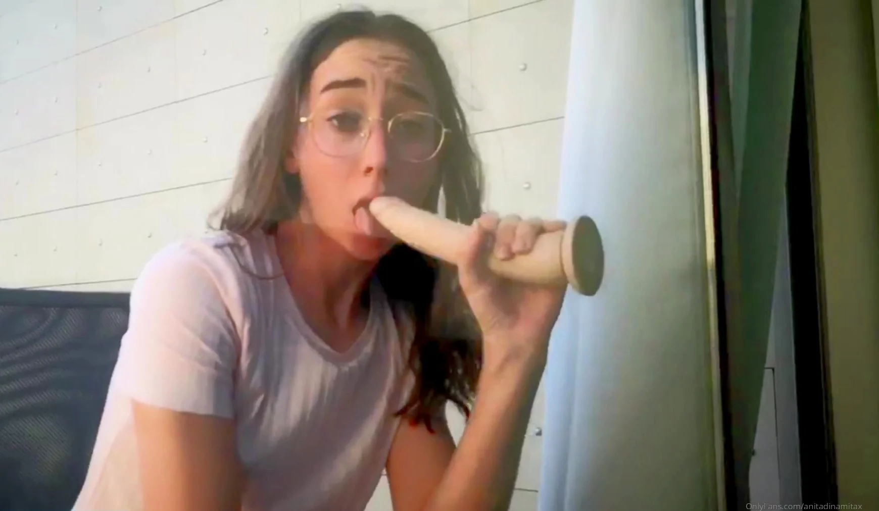Amateur brunette ariana marie solo toying