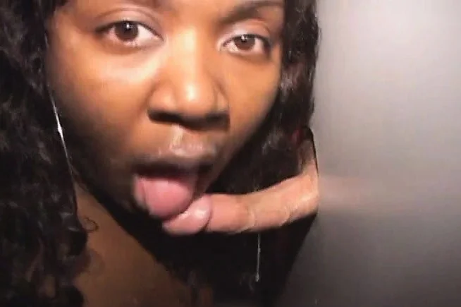 Dark skinned stripper with big hooters sucking off a few strangers