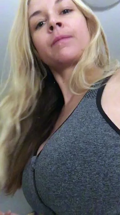 Big ass amateur blonde fucking POV in public