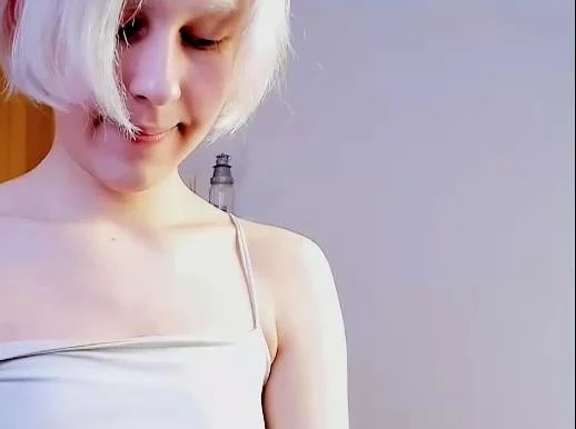 Small titted blond stunner Sarah Peachez masturbating