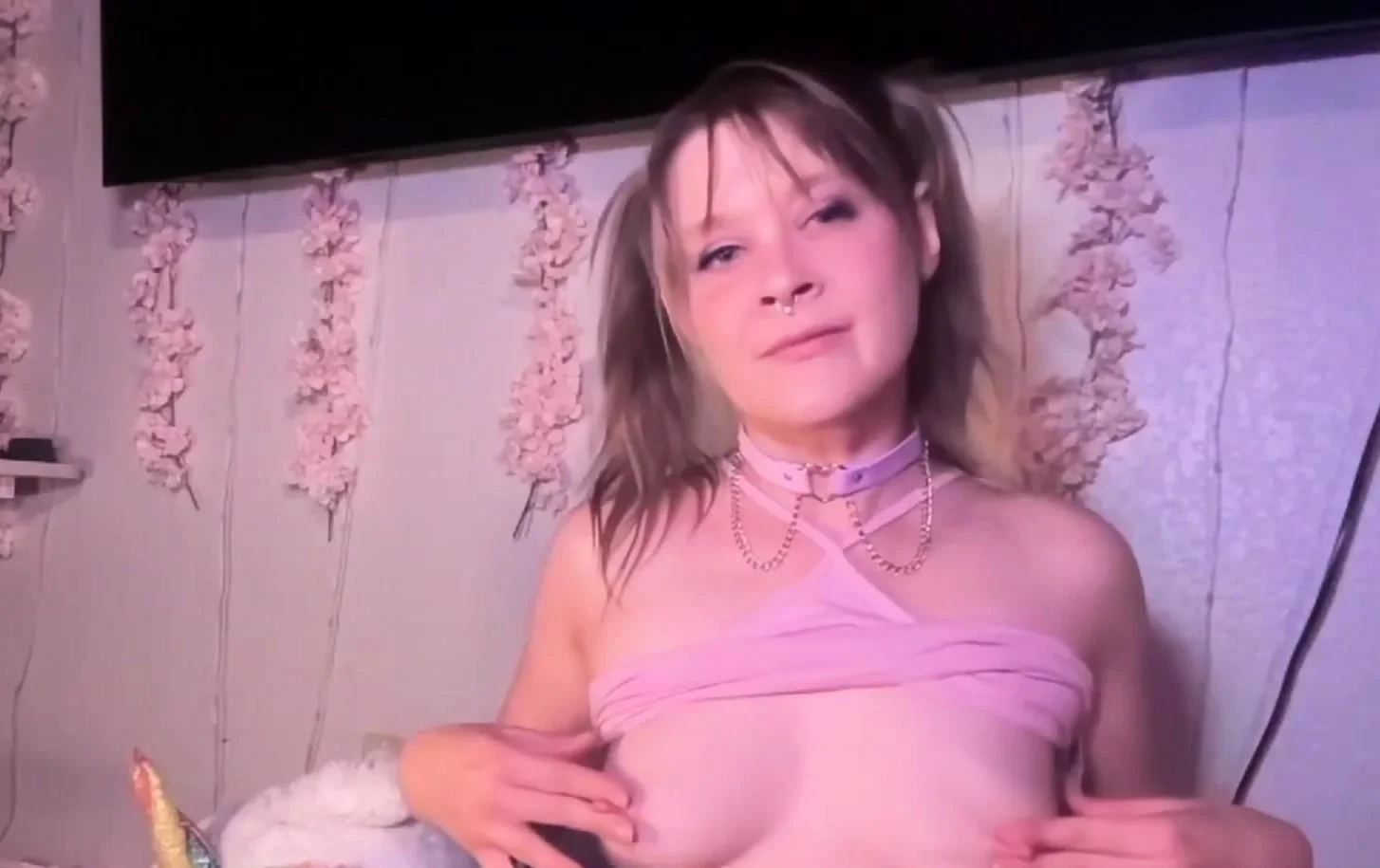 Sexy petite chick fucks herself with huge dildo in camshow