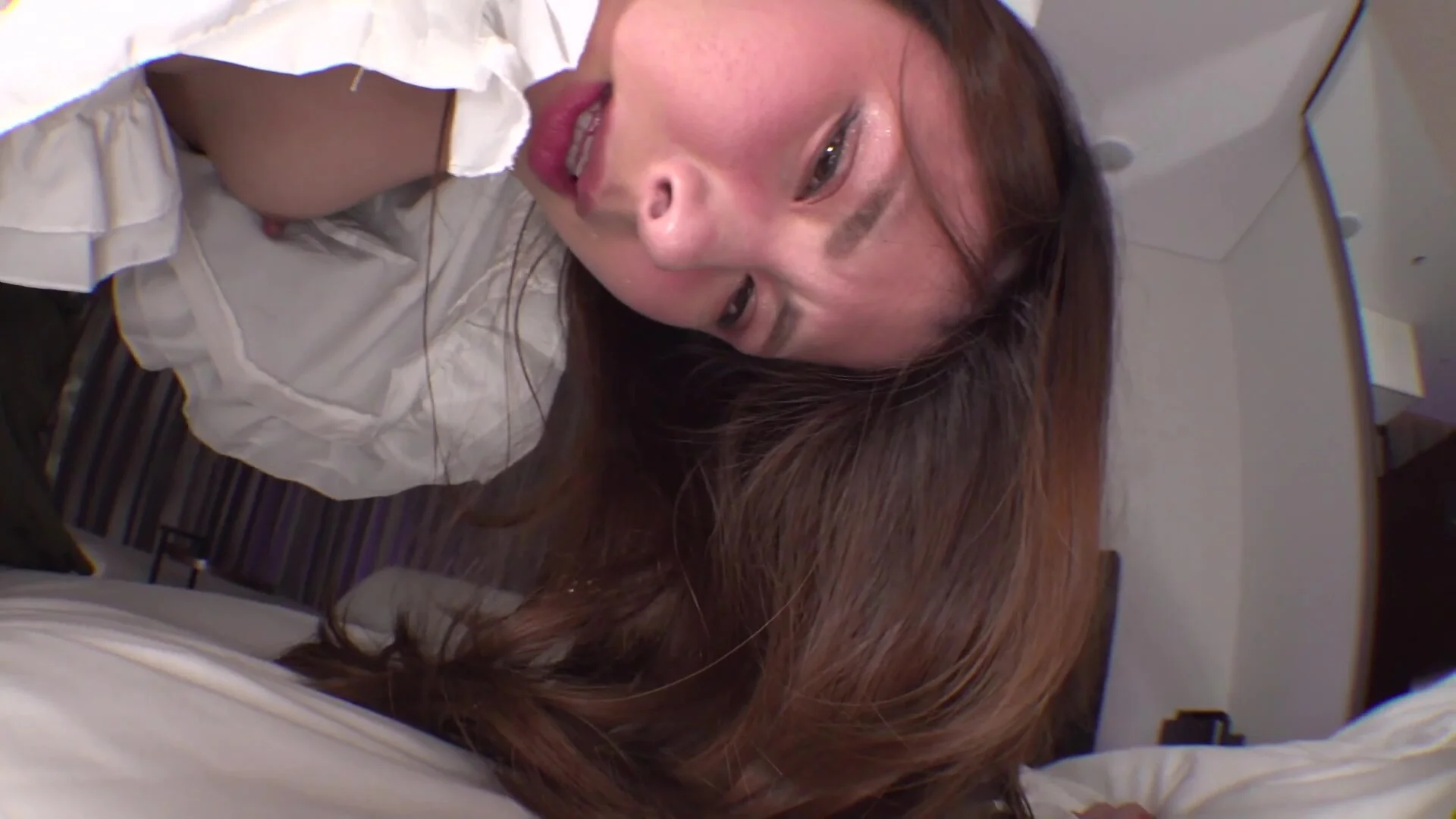 人妻モデル撮影会で他人棒に酔いしれる淫乱妻 85744633