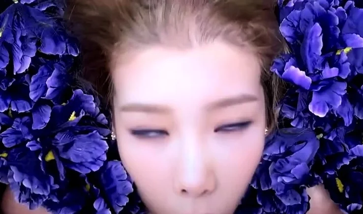 MondoKpop - Taeyeon to Flower Face Fuck