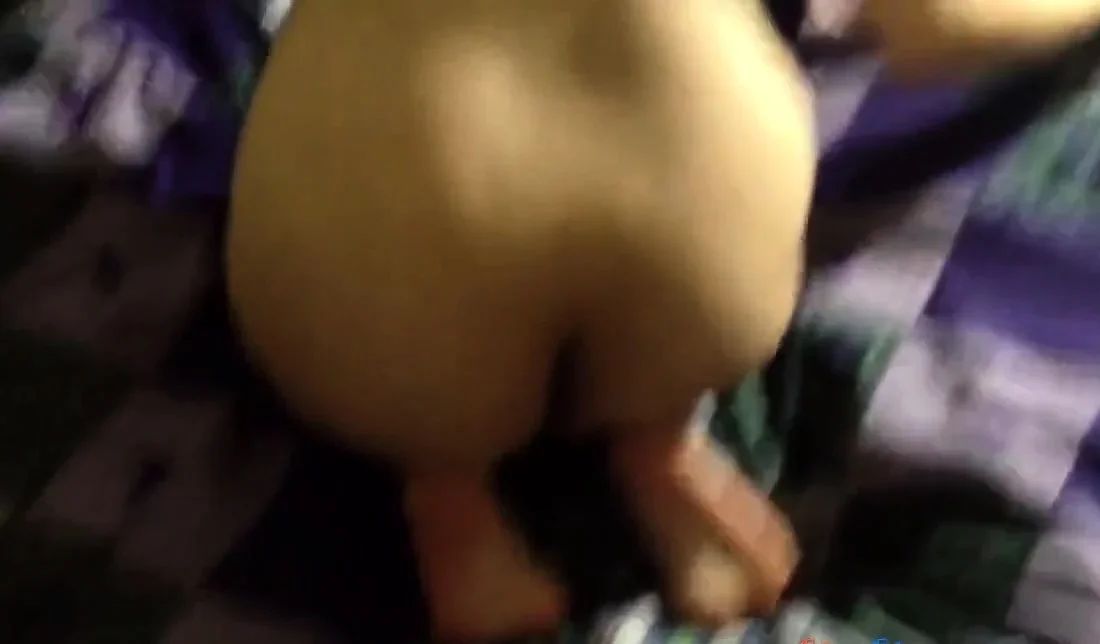 Arabic Milf Showing Ass and Feet