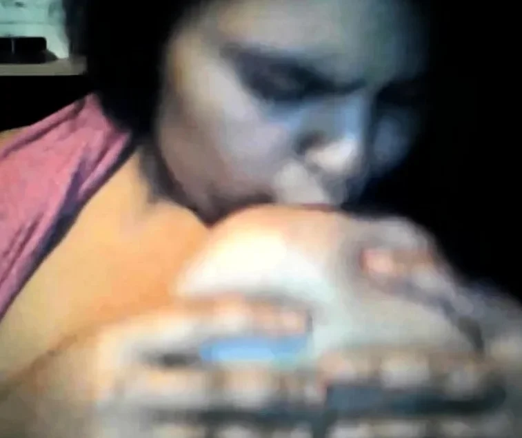 Arab slut sucks her tits