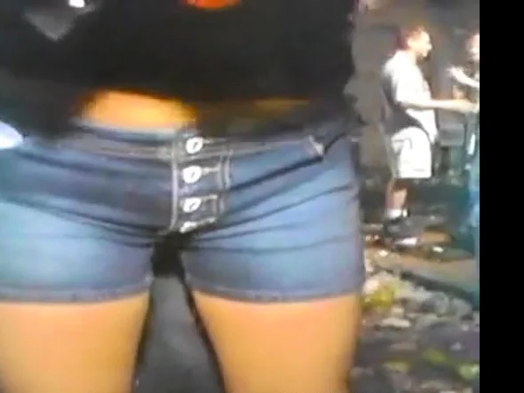 mardi gras flasher has one of the best pussies