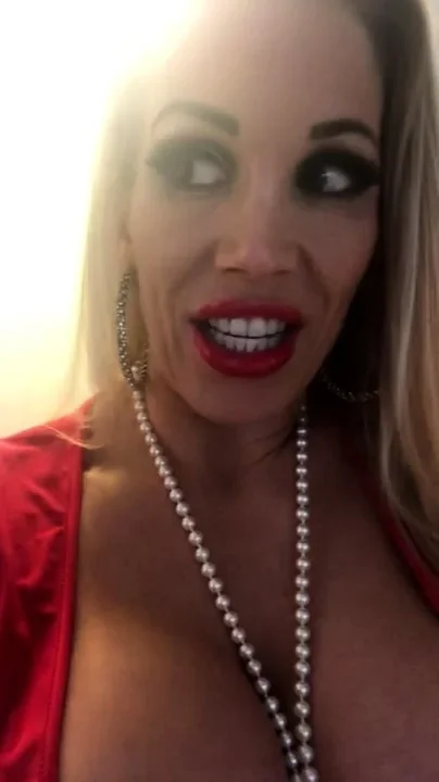Cumshot amateur MILF suck and jerks dude in the bedroom