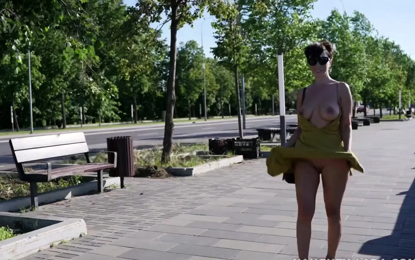 Amateur Outdoor Brunette Masturbates