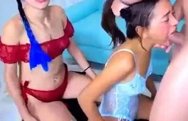 Amateur teens webcam threesome