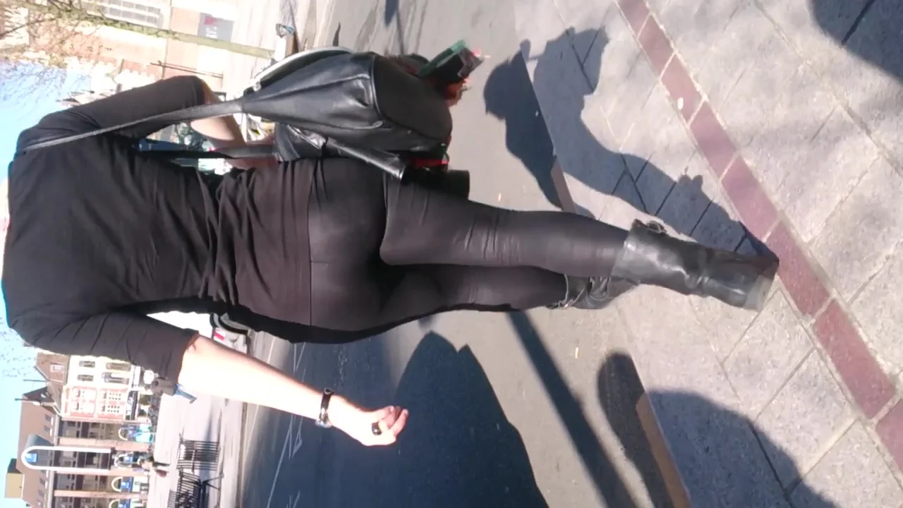 sexy ass in leggings