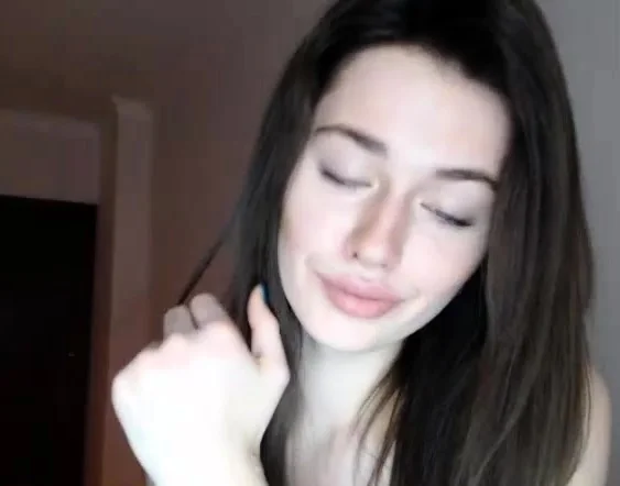 Cute amateur webcam teen girl toying pussy on webcam