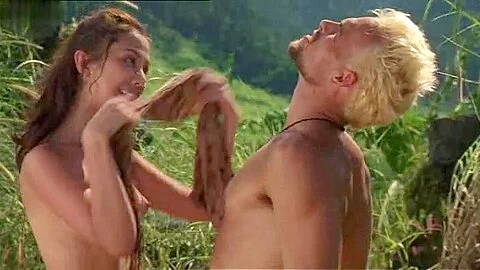 Taryn Reif,Maureen Larrazabal in Krocodylus (2000)