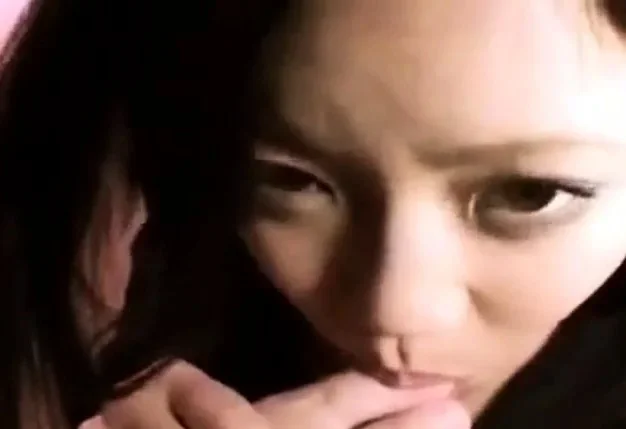 jap teen licks feet