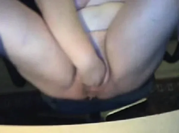 BBW Spreads Her Huge Pussy Lips on Webcam