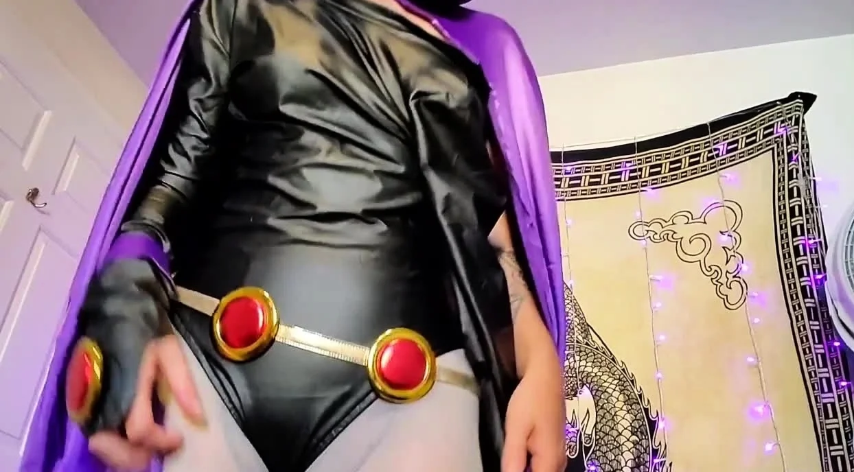 Raven from ttg shows off her tits