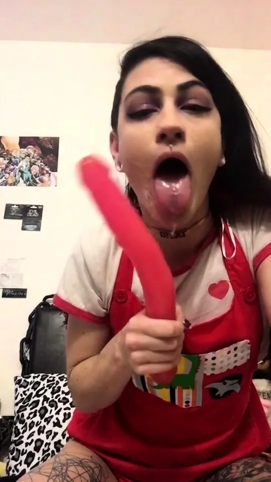 Amateur Webcam Teen Masturbates And Teases