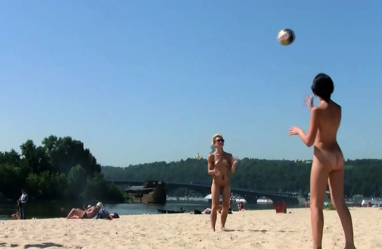 Breathtaking nude beach girl