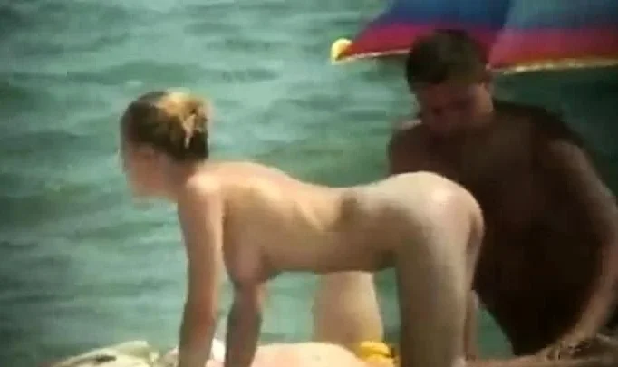 Voyeur. Nice Tits on public beach