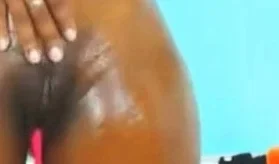 Sexy black girl showing herself on the cam
