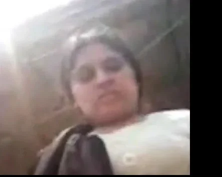 higab aunty fucked while washing