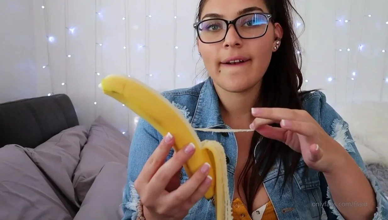 Brunette Solo Webcam Masturbation