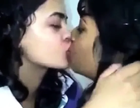 Desi Lesbian Girls Kissing Each other Desperately