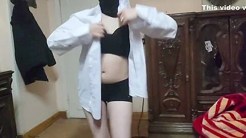 برقصله علشان ينيكنى لو حابب تنيكنى اكتبلى تعليق على الفيديو وحرد عليك واقابلك بس مش بحب اى زب صغير