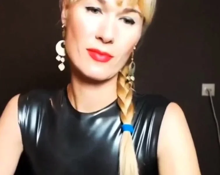 Mature slave in latex