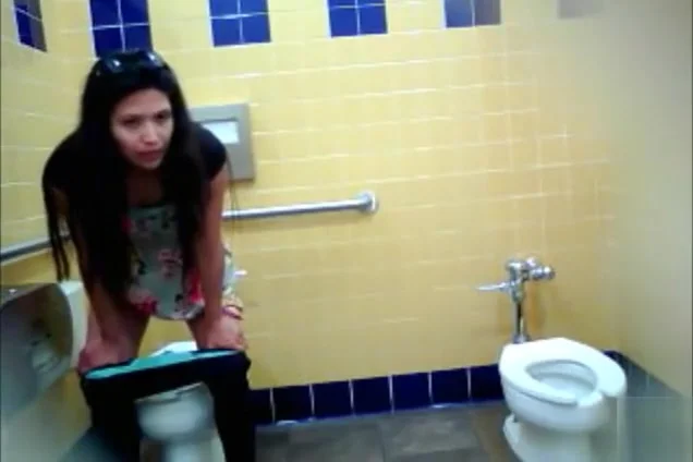 Middle-aged lady needs to urinate