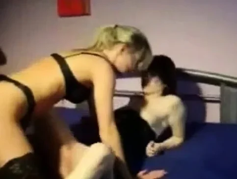 Amateurs lesbian strapon action homemade