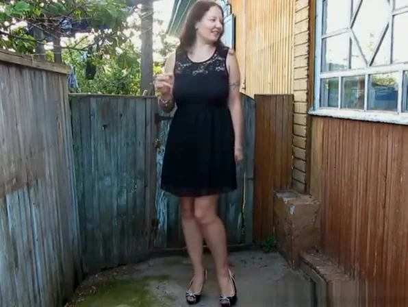 Woman smoking cigar flashes pussy