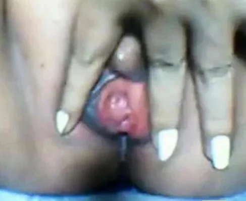 Mature Filipino manipulates pussy