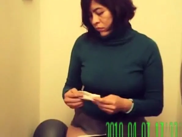 School teachers caught in toilet pissing