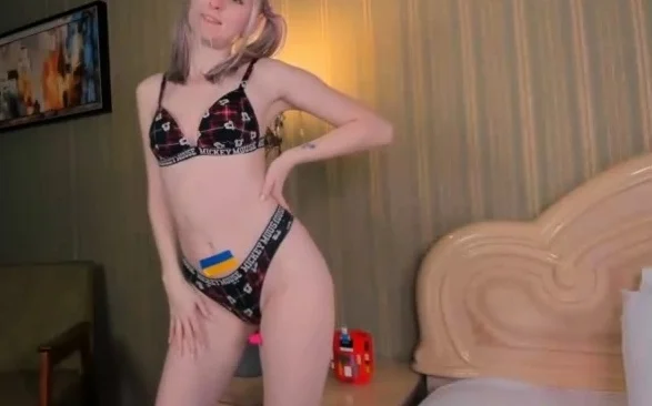 Small titted babe toys her pussy on webcam