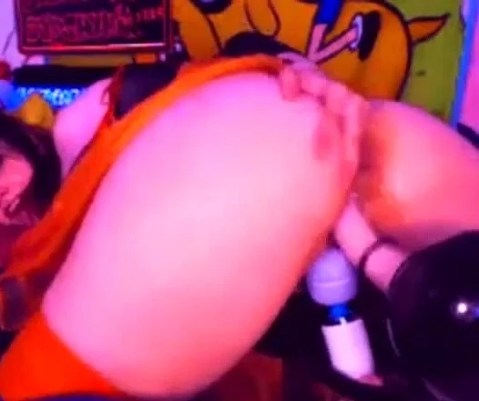 machine fucking cream out of her pussy, hitachi too