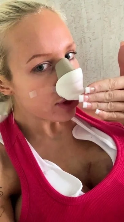 amateur blonde solo webcam