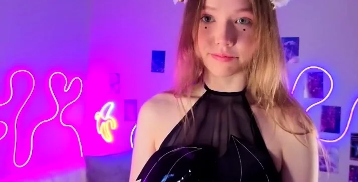 Blonde Teen Solo Masturbation