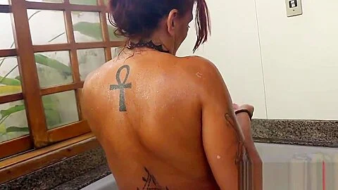 Se preparando para enfiar tudo