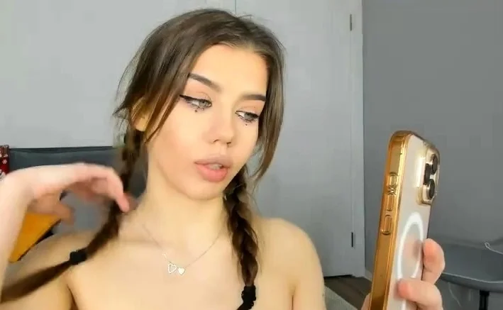 Amateur Blonde Teen Plays Solo with Toy Webcam Porn