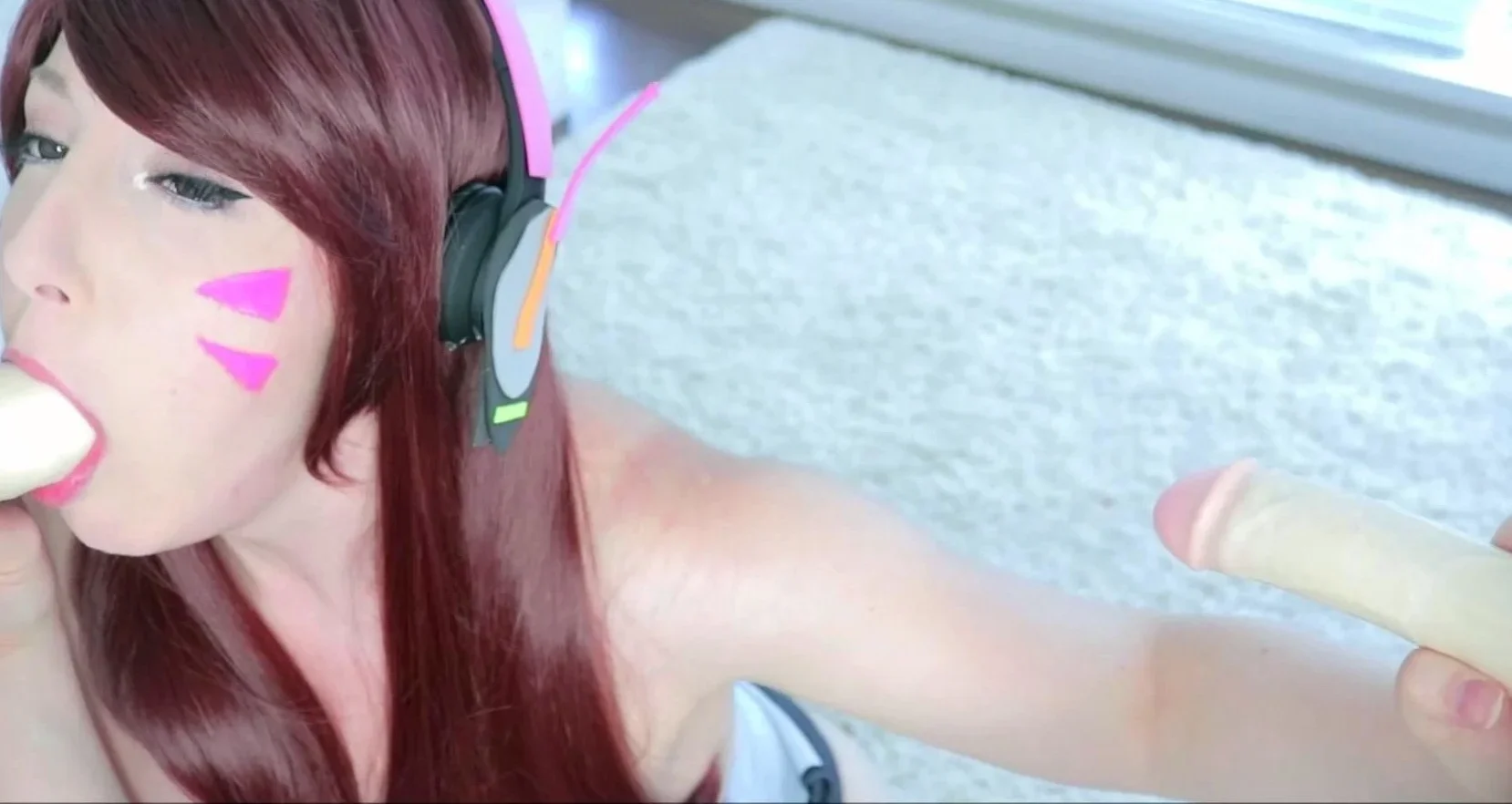 Cute amateur webcam teen girl toying pussy on webcam