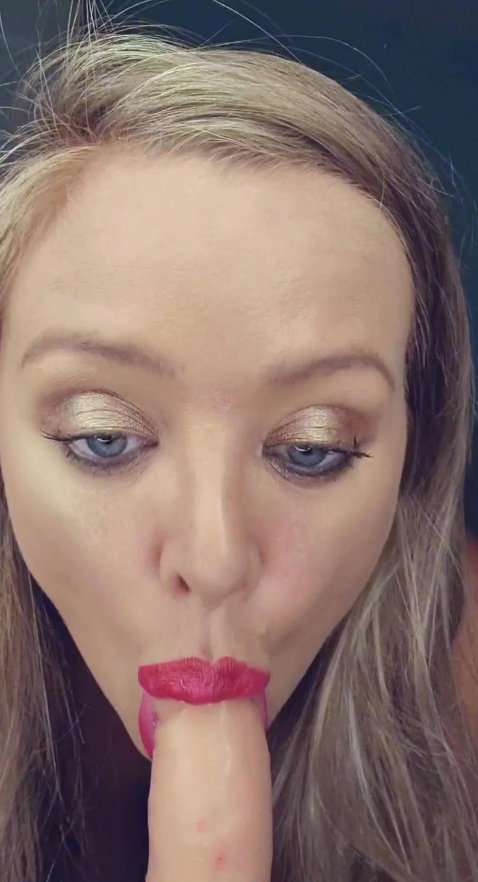 Gorgeous blonde teen Deep Toying