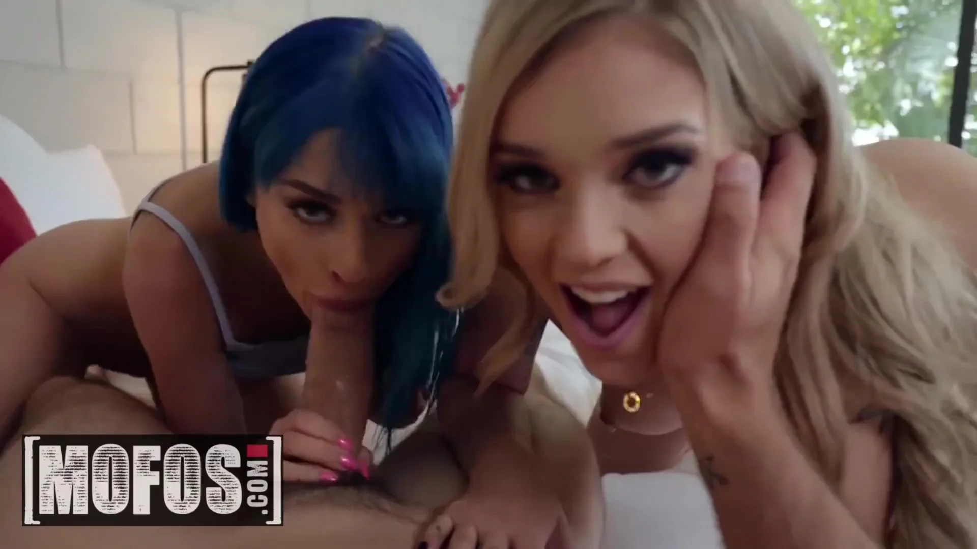 Alt Tees Give Double Blowjob With Jewelz Blu, J Mac And Kali Roses