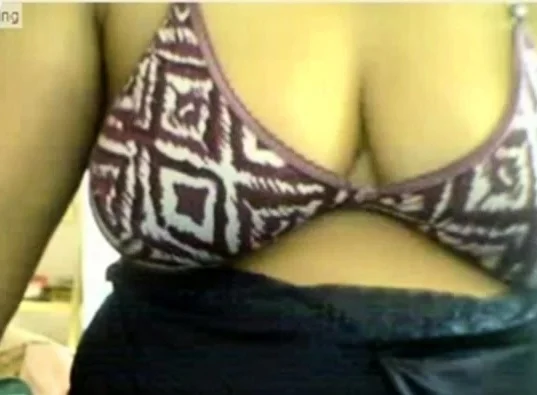 Delhi bhabhi playing with herself