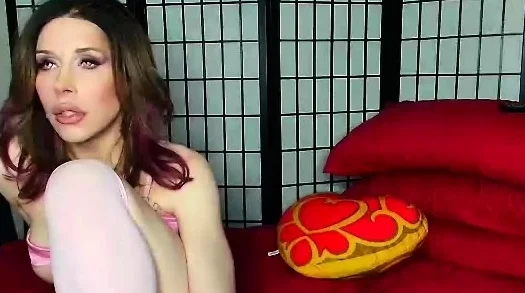 Brunette Solo Webcam Masturbation