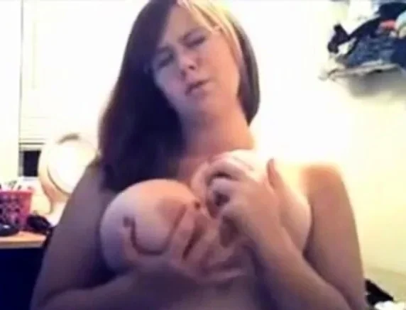 Cute Big Titted, Nerdy Looking webcam amateur girl