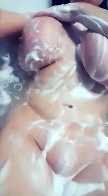 Awesome Big Boobs Blonde Masturbates In The Shower