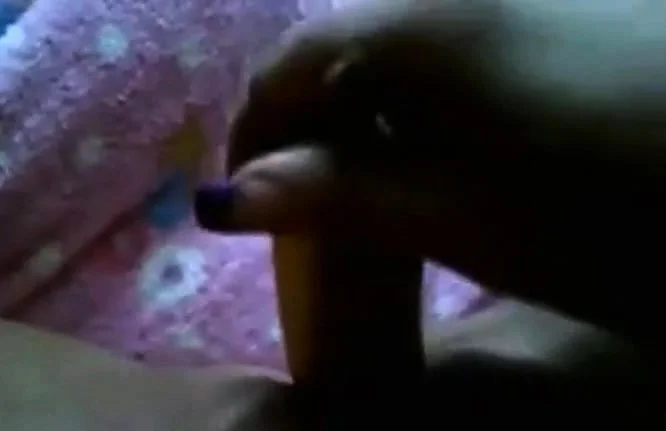 Arab slut masturbate with a big banana