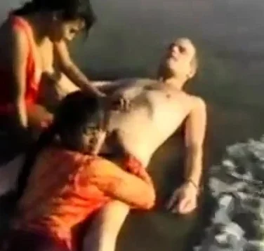 2 Indian girls with white guy in beach have fun blowjob..